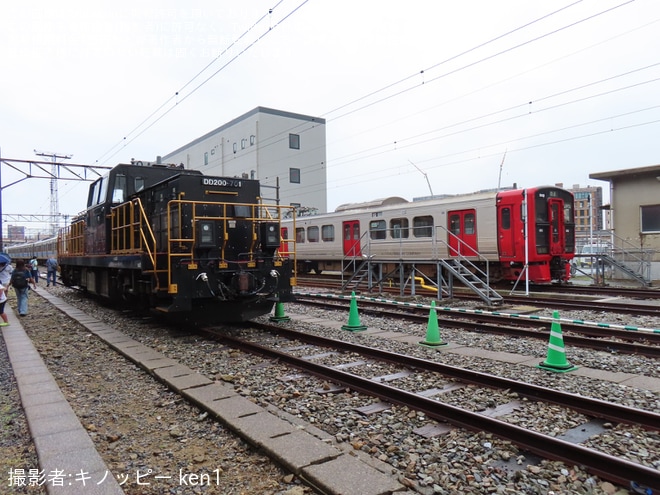 九州鉄道記念館で撮影された【JR九】「九州鉄道記念館「鉄道の祭典」開催でDD200-701が展示