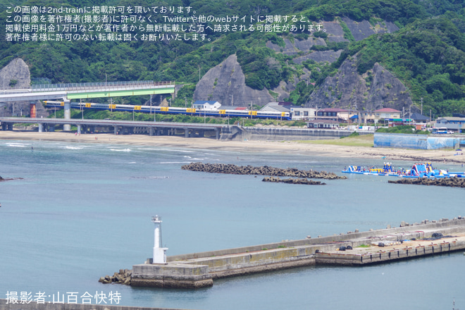 【JR東】255系マリBe-03編成使用 臨時特急「わかしお89号」を鵜原～勝浦間で撮影した写真
