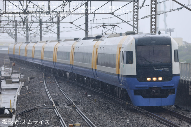 葛西臨海公園駅で撮影された【JR東】255系マリBe-03編成使用 臨時特急「わかしお89号」