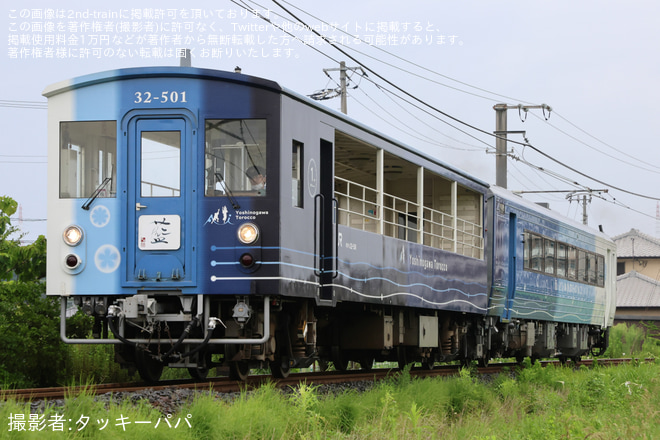 【JR四】藍よしのがわトロッコ「夕焼けビールトロッコ」終了に伴う返却回送を金蔵寺～多度津間で撮影した写真
