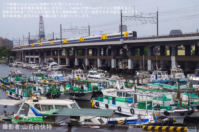 千葉みなと～蘇我間で撮影された【JR東】255系マリBe-03編成使用 臨時特急「わかしお89号」