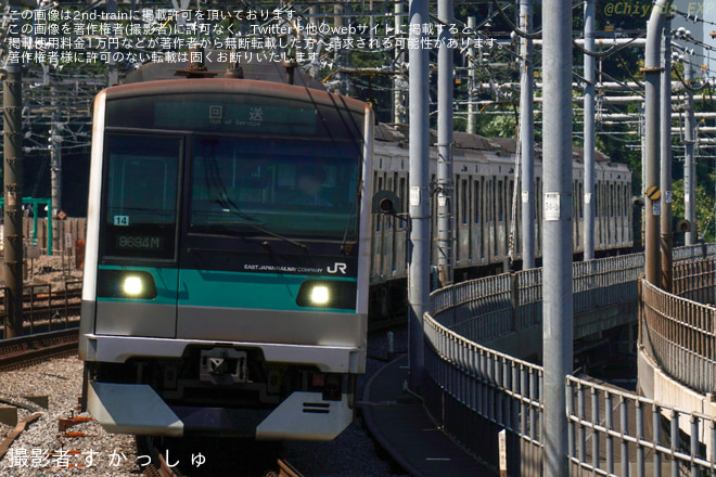 【JR東】E233系2000番台マト14編成臨時修繕完了に伴う東大宮センター出場回送を赤羽駅で撮影した写真