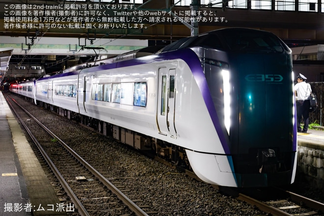 【JR東】臨時特急「諏訪湖花火大会号」を運行(2025年8月)を上諏訪駅で撮影した写真
