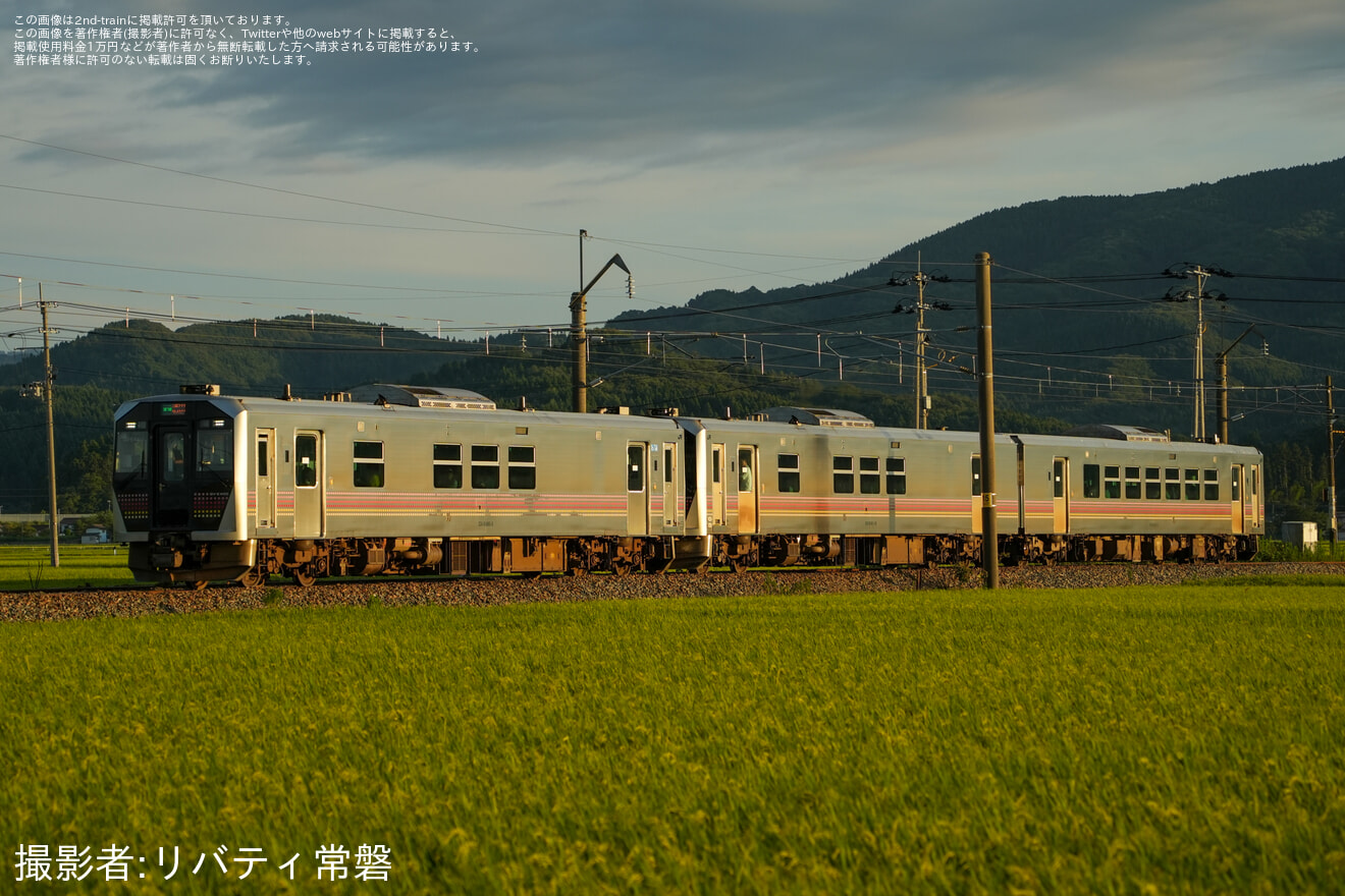 【JR東】赤川花火大会開催による増結運転でGV-E400系3両が運転の拡大写真