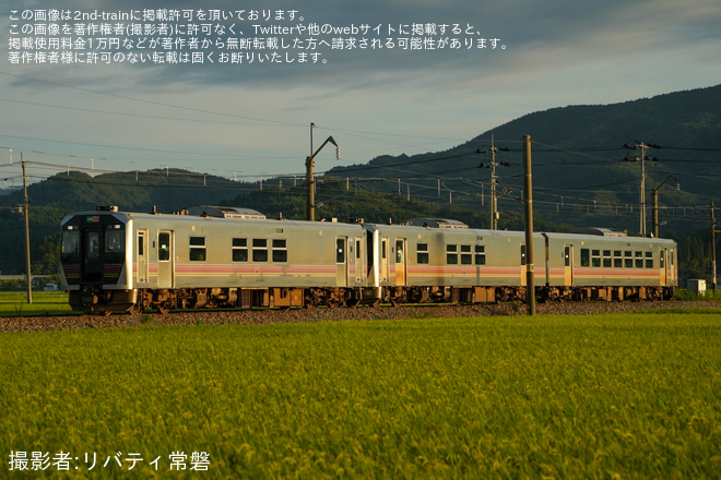 羽前水沢～羽前大山間で撮影された【JR東】赤川花火大会開催による増結運転でGV-E400系3両が運転