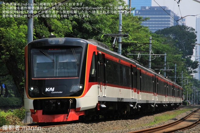 【KCI】EA203系(スカルノ・ハッタ空港線車両)に新塗装が登場を不明で撮影した写真