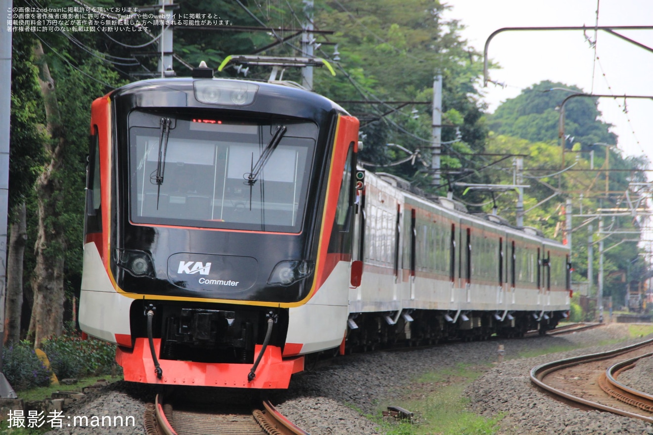 【KCI】EA203系(スカルノ・ハッタ空港線車両)に新塗装が登場の拡大写真