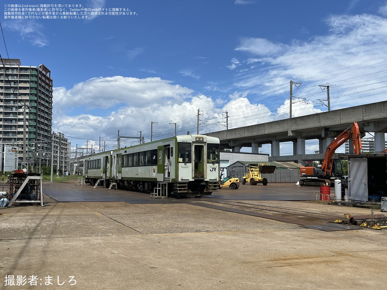 【JR東】キハ100-4とキハ100-8が郡山総合車両センターの解体線に移動の拡大写真