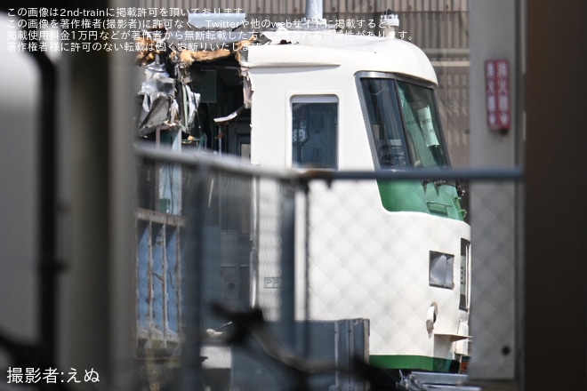長野総合車両センター付近で撮影された【JR東】185系0番台C1編成の3両が解体の準備開始とB6編成クハ185-212の解体が開始