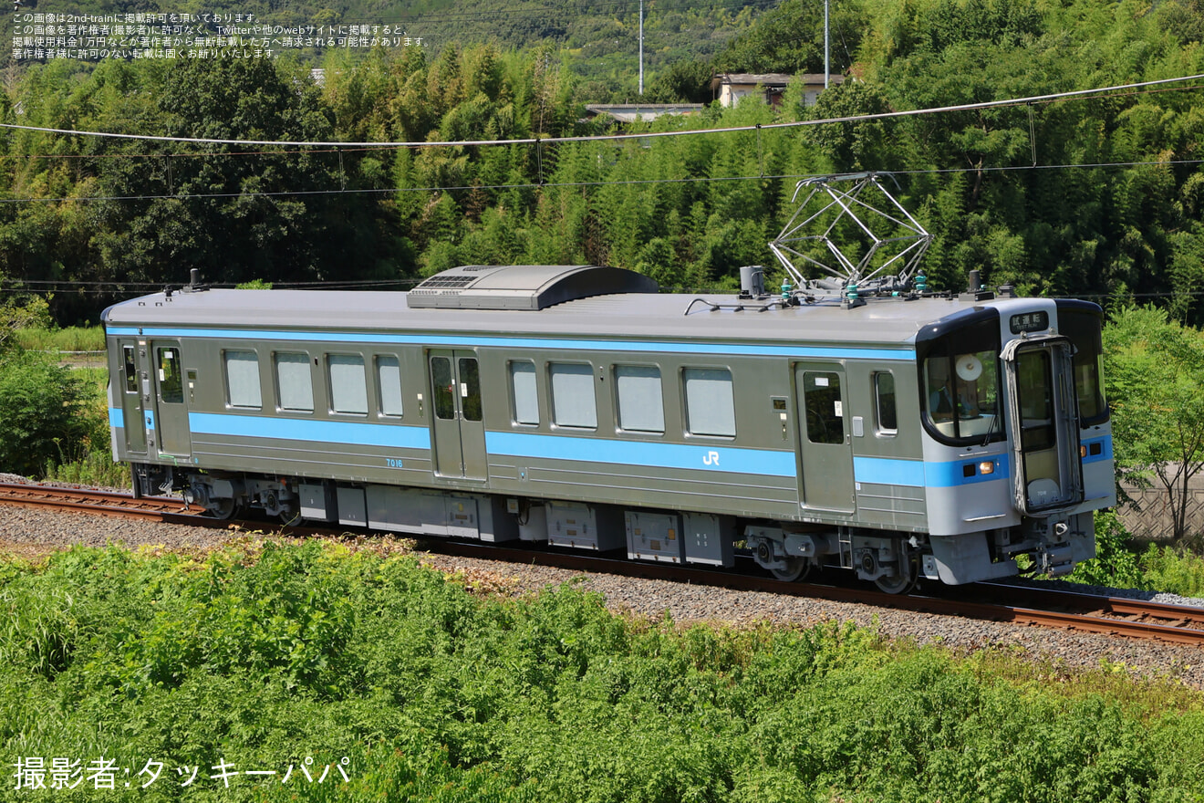 【JR四】7000系7016号車が検査を終えて多度津工場出場の拡大写真