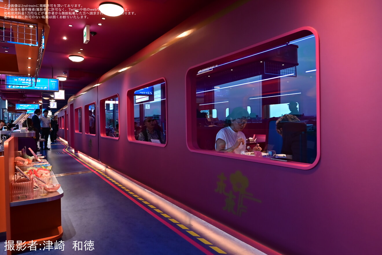 【JR西】「FUTURE TRAIN」の2号車・3号車レストランエリアが先行オープンの拡大写真