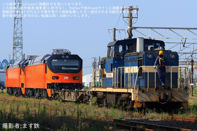 【台鉄】E500型E541+E542東芝府中事業所出場甲種輸送を不明で撮影した写真