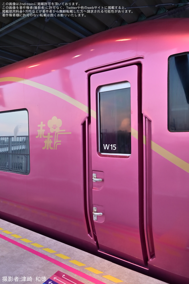梅小路ハイラインで撮影された【JR西】「FUTURE TRAIN」の2号車・3号車レストランエリアが先行オープン
