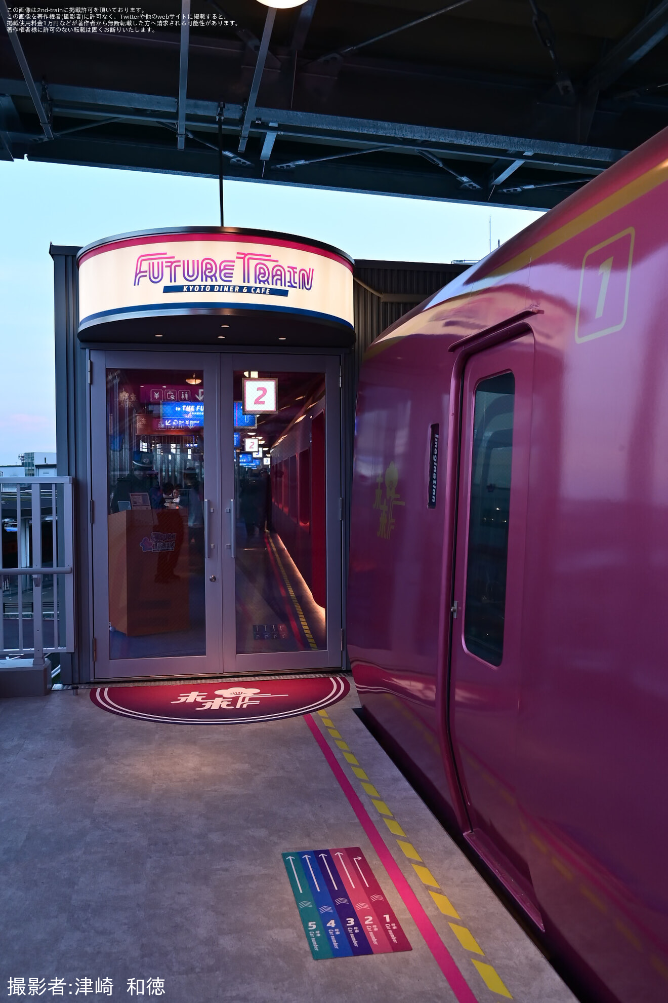 【JR西】「FUTURE TRAIN」の2号車・3号車レストランエリアが先行オープンの拡大写真