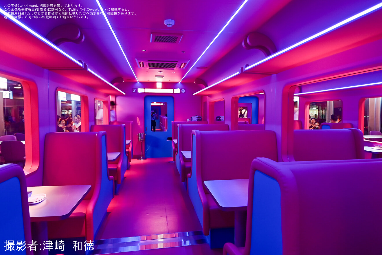 【JR西】「FUTURE TRAIN」の2号車・3号車レストランエリアが先行オープンの拡大写真