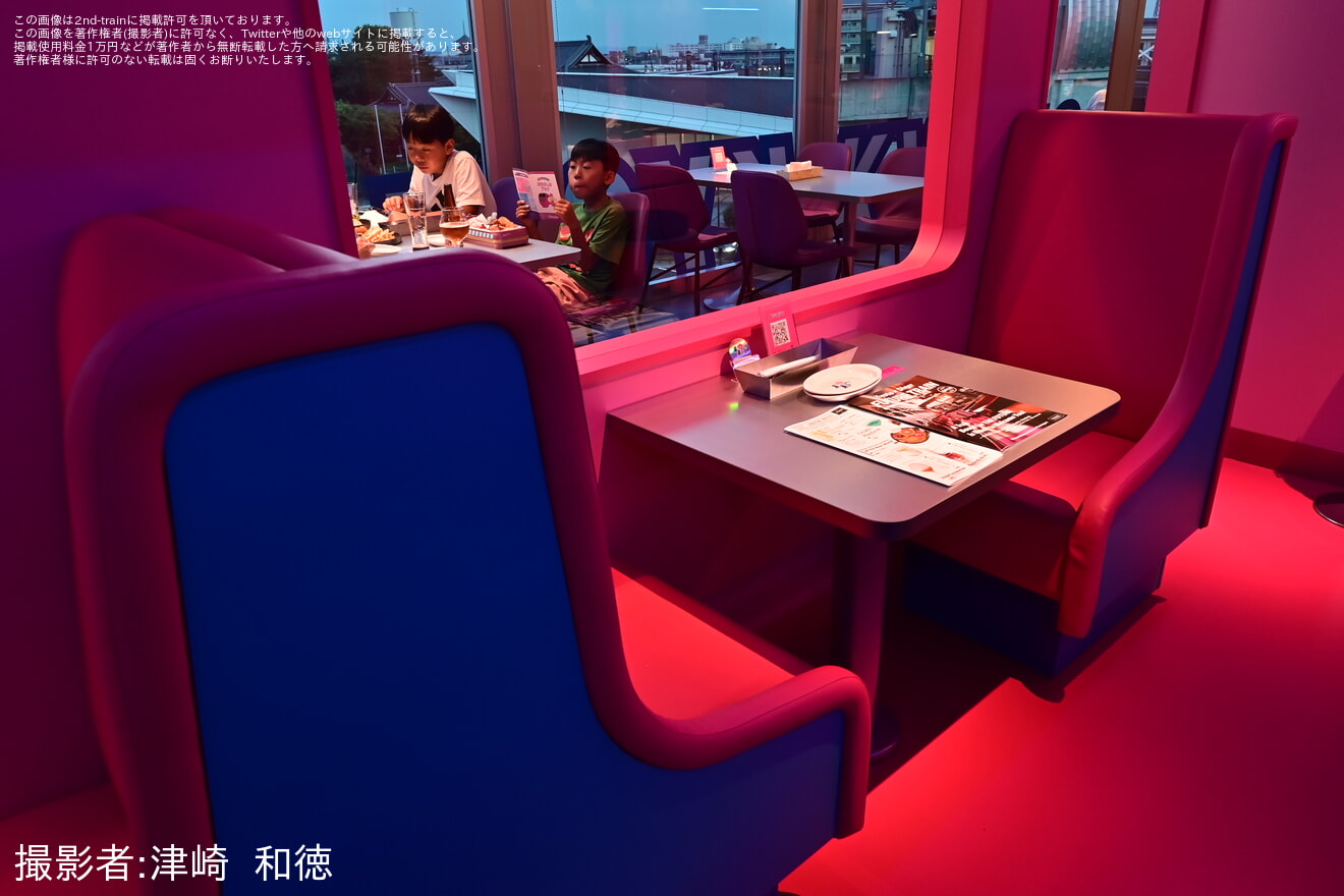 【JR西】「FUTURE TRAIN」の2号車・3号車レストランエリアが先行オープンの拡大写真