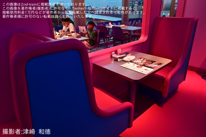 【JR西】「FUTURE TRAIN」の2号車・3号車レストランエリアが先行オープン - 梅小路ハイラインにて撮影