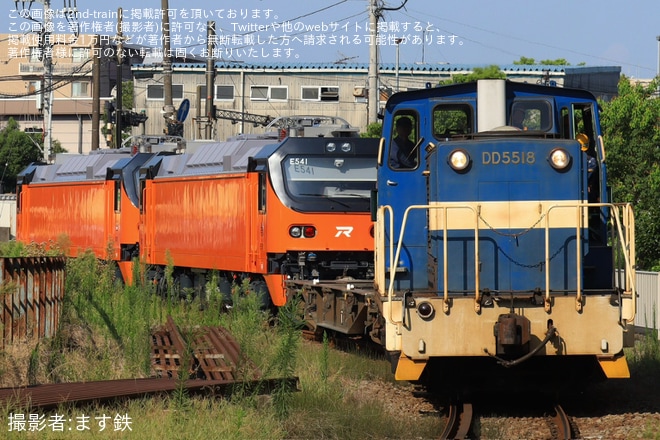 【台鉄】E500型E541+E542東芝府中事業所出場甲種輸送を不明で撮影した写真