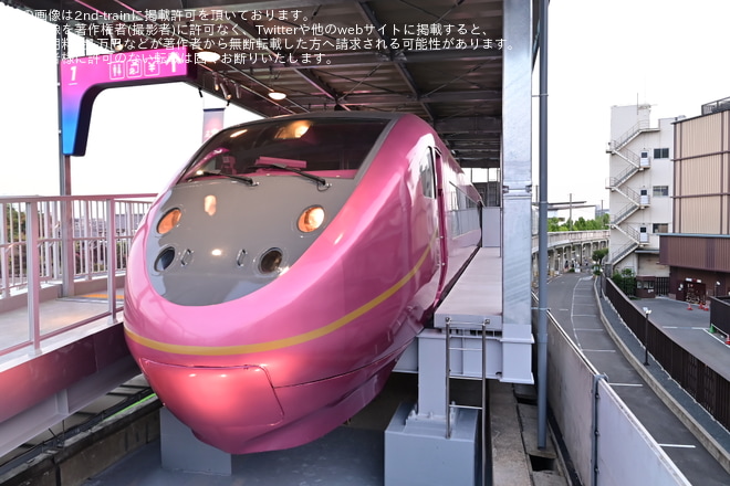 梅小路ハイラインで撮影された【JR西】「FUTURE TRAIN」の2号車・3号車レストランエリアが先行オープン