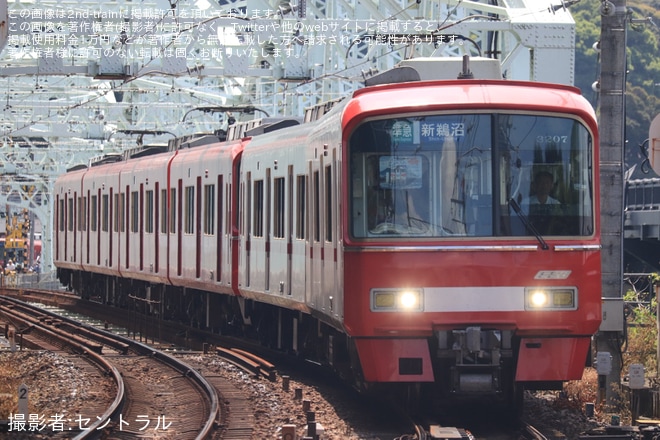 【名鉄】「キハ8000系デビュー60周年記念系統板」を取り付けて運転