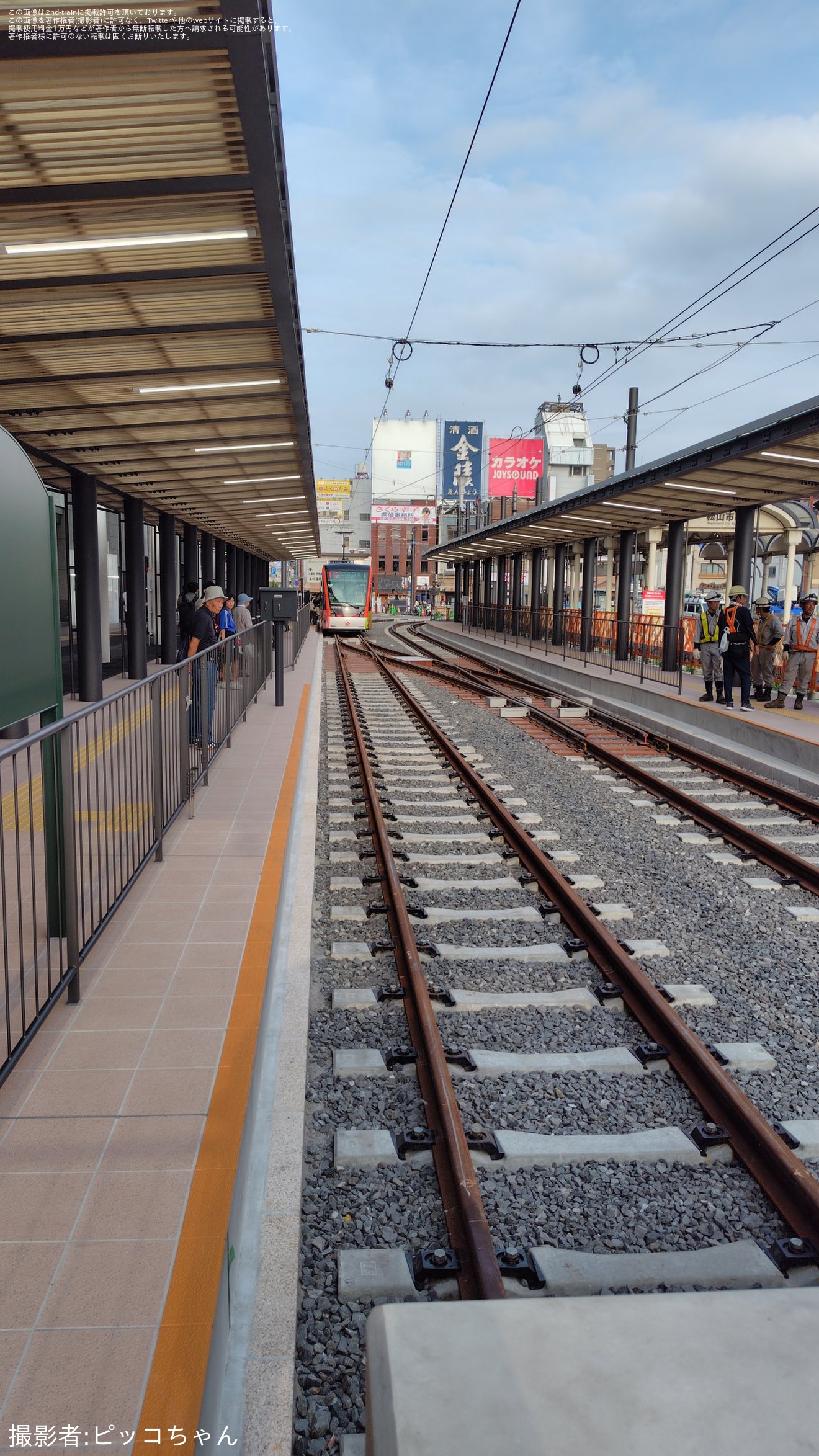 【伊予鉄】松山市駅の市内電車の電停が移設されリニューアルの拡大写真