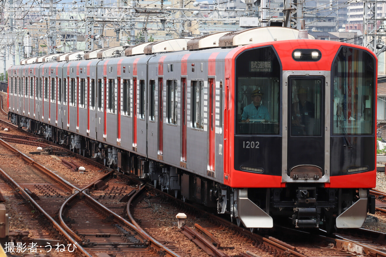 【阪神】1000系1202F(HS52)(「Re Vermilion（リ・バーミリオン）」塗装に変更)尼崎工場出場試運転の拡大写真
