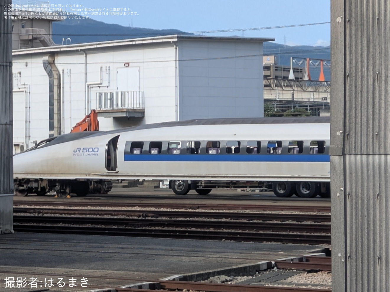 【JR西】500系V3編成の1号車(521-7003)が解体中の拡大写真