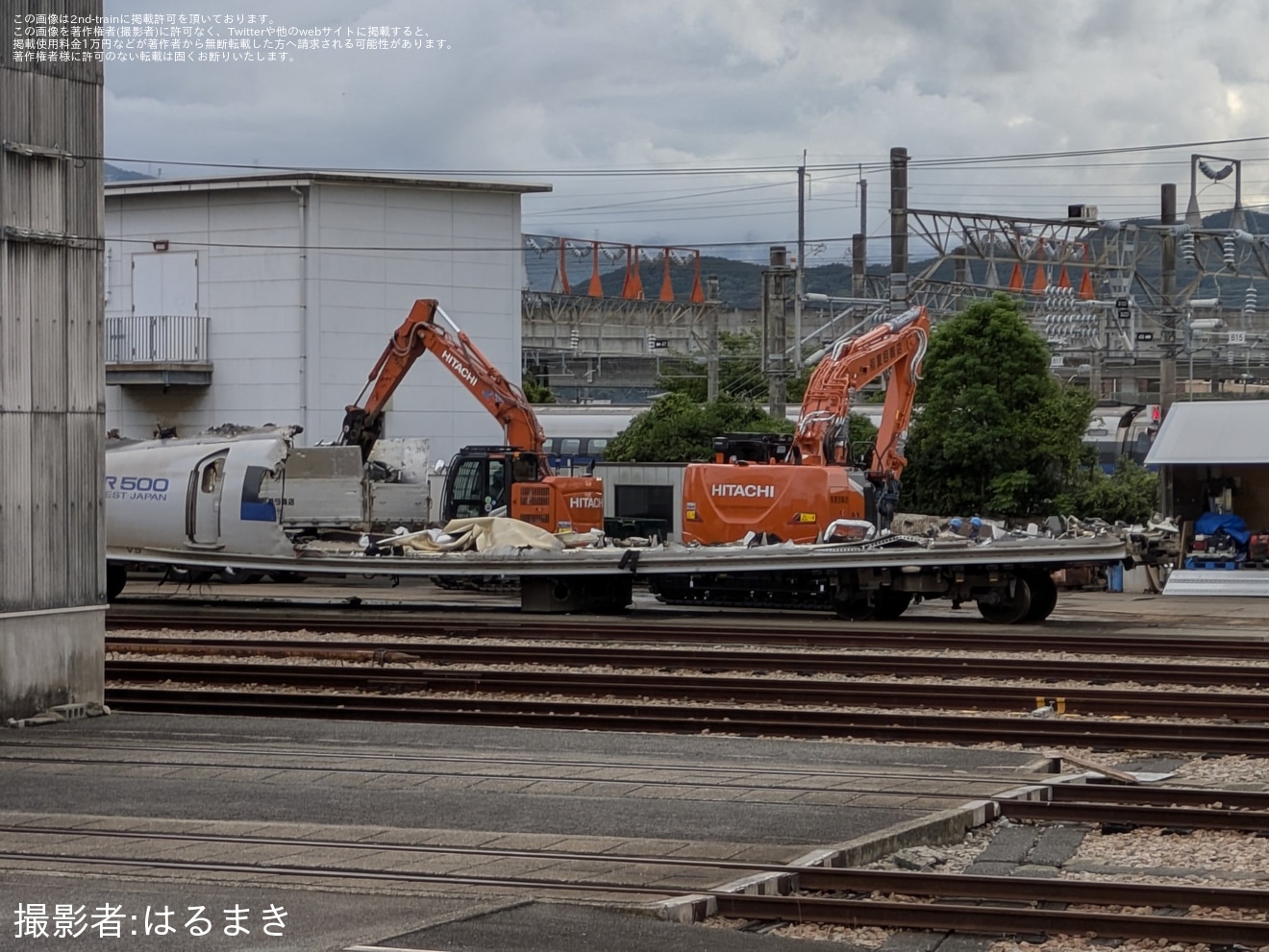 【JR西】500系V3編成の1号車(521-7003)が解体中の拡大写真