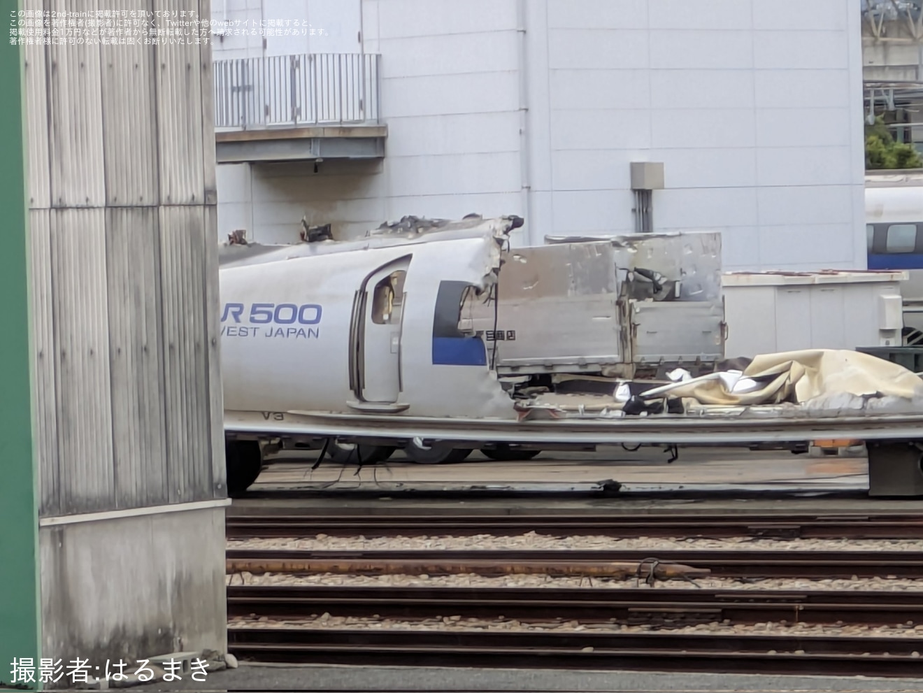 【JR西】500系V3編成の1号車(521-7003)が解体中の拡大写真