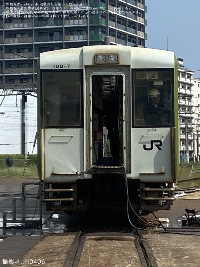 【JR東】キハ100-7とキハ100-42が郡山総合車両センターの解体線に移動を不明で撮影した写真