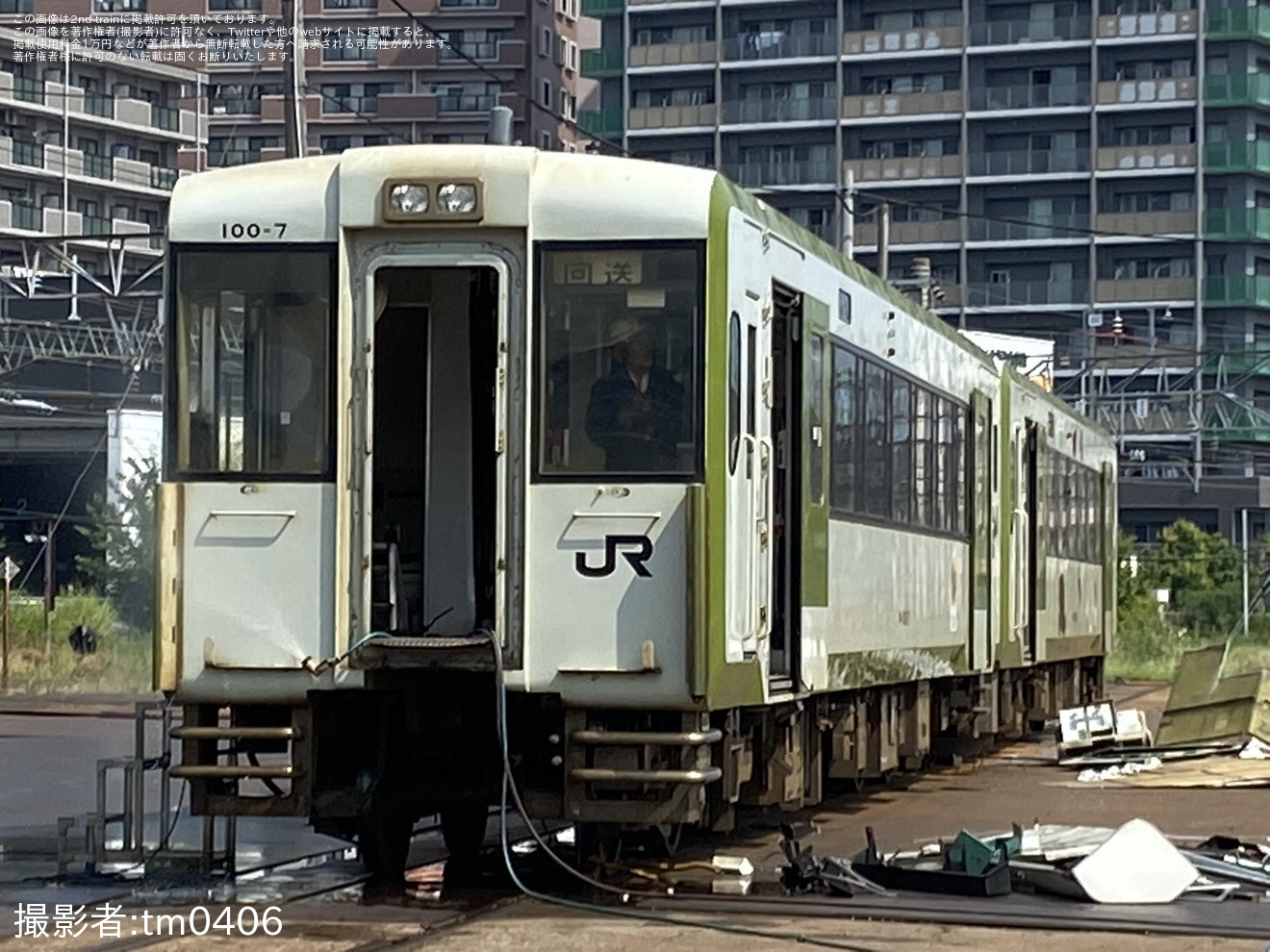【JR東】キハ100-7とキハ100-42が郡山総合車両センターの解体線に移動の拡大写真