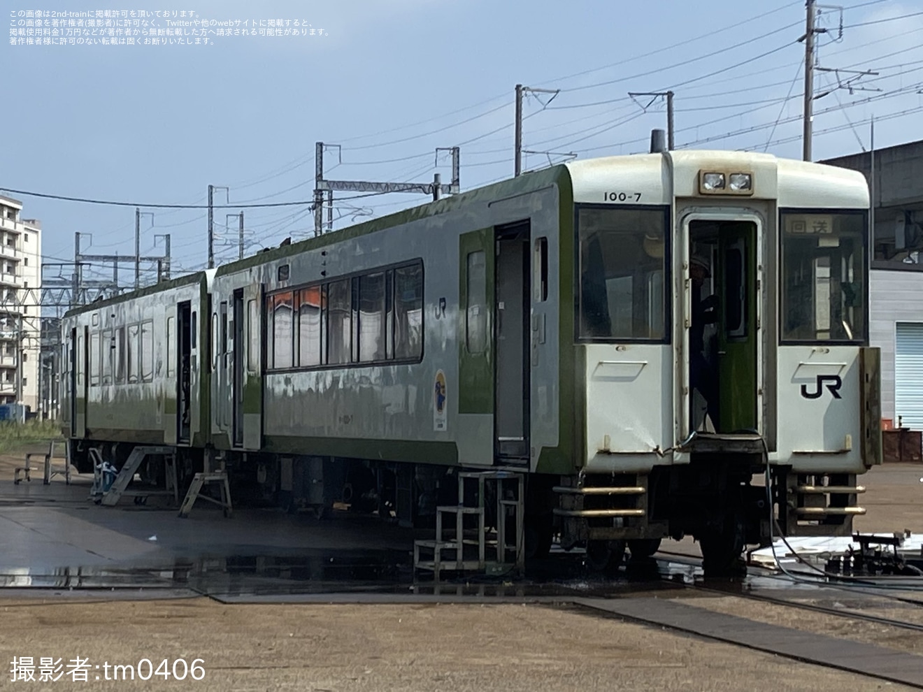 【JR東】キハ100-7とキハ100-42が郡山総合車両センターの解体線に移動の拡大写真