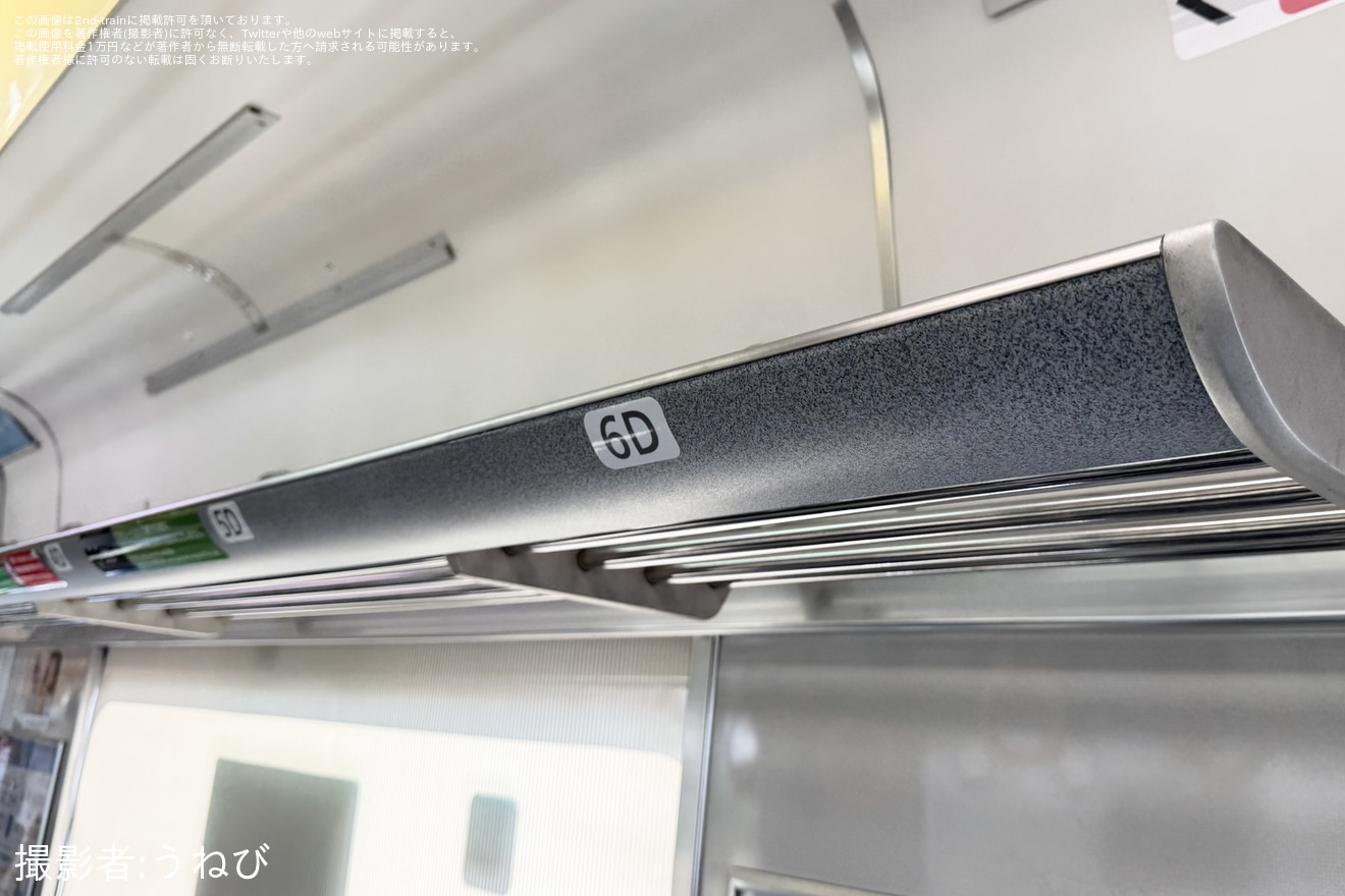 【JR西】207系および321系に号車表記、座席番号のステッカー取り付けを確認の拡大写真