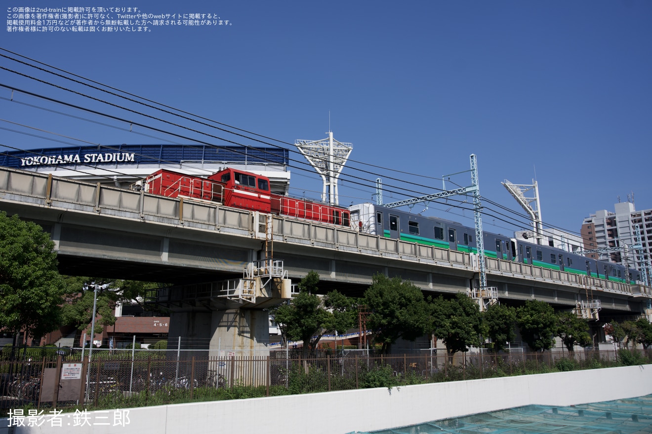 【JR東】HB-E220系3両J-TREC横浜事業所出場甲種輸送の拡大写真