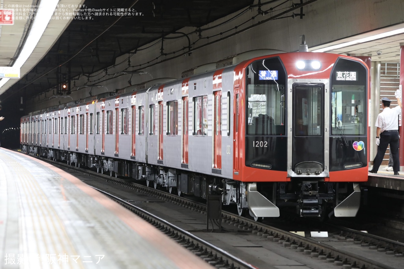 【阪神】1000系1202F(HS52)(「Re Vermilion（リ・バーミリオン）」塗装に変更)が営業運転復帰の拡大写真
