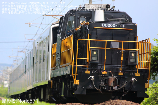 遠賀川～海老津間で撮影された【JR九】305系W3編成が小倉総合車両センター出場配給