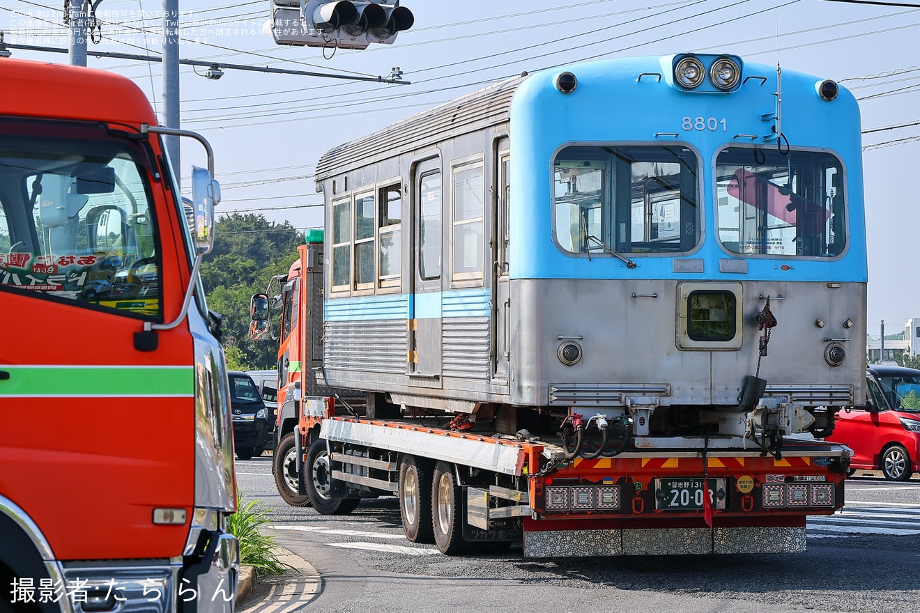 【北鉄】8000系8801編成8801号車(元京王3000系トップナンバー）廃車陸送の拡大写真