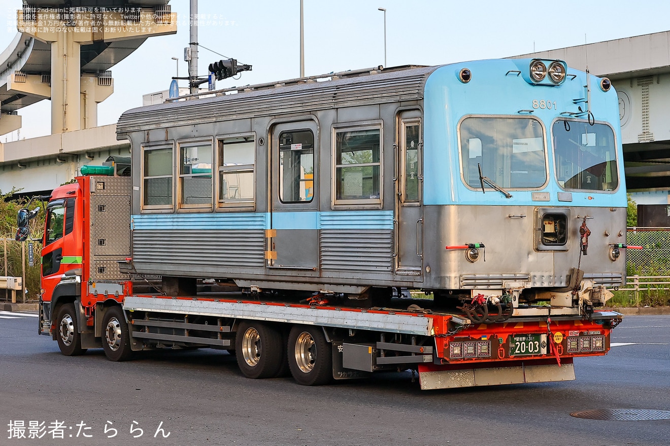 【北鉄】8000系8801編成8801号車(元京王3000系トップナンバー）廃車陸送の拡大写真