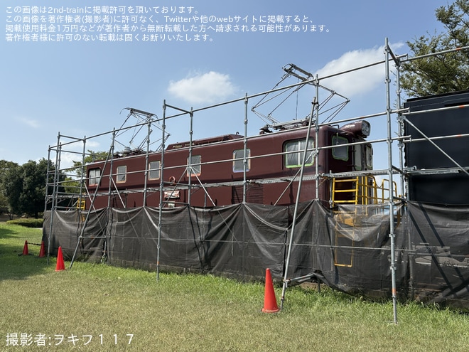 栃木県こども総合科学館で撮影された【東武】栃木県こども総合科学館ののりもの広場の元東武車が塗り替え整備中であることが目撃