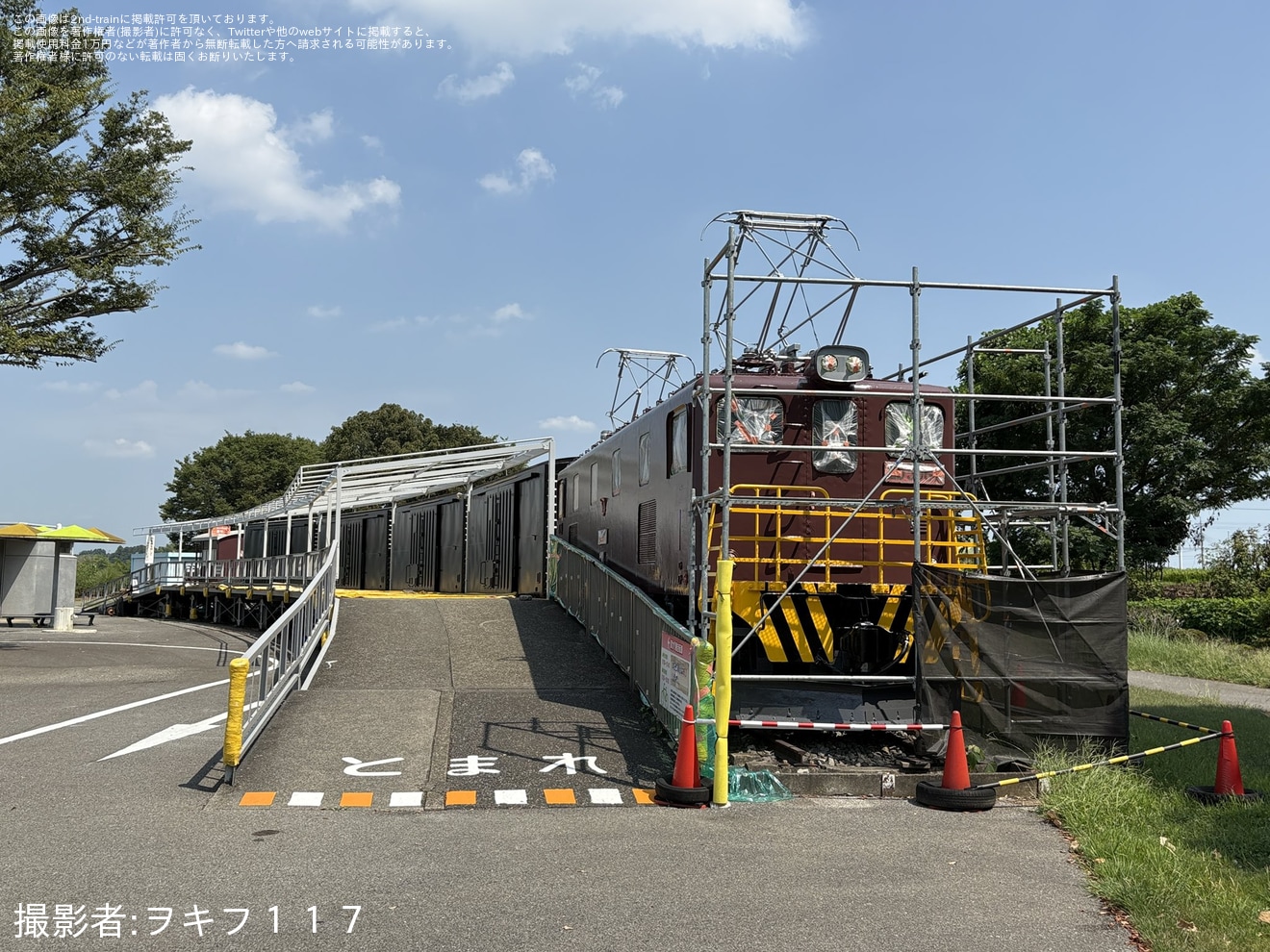 【東武】栃木県こども総合科学館ののりもの広場の元東武車が塗り替え整備中であることが目撃の拡大写真