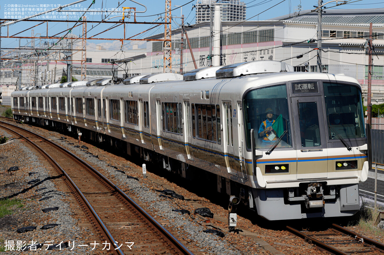 【JR西】221系F04編成吹田総合車両所出場構内試運転の拡大写真
