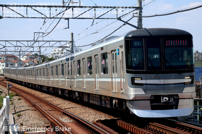 緑が丘駅で撮影された【メトロ】13000系13120F鷺沼工場出場回送(202509)