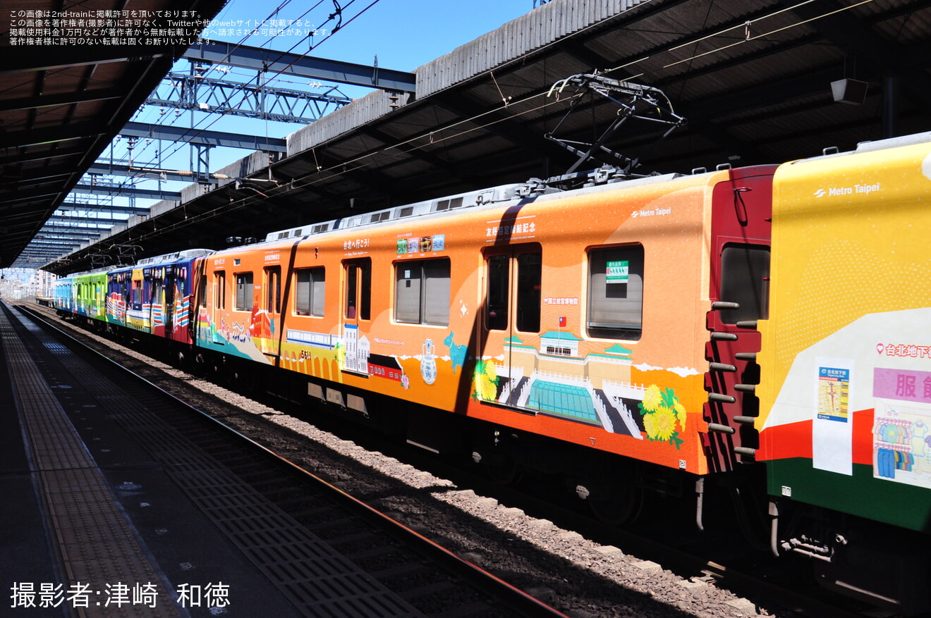 【近鉄】ラッピングトレイン「台北へ行こう!列車」運行開始の拡大写真