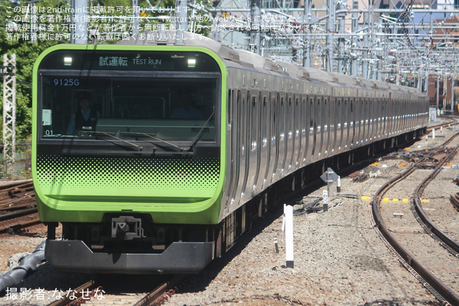 【JR東】E235系が外回りで試運転を田町駅で撮影した写真