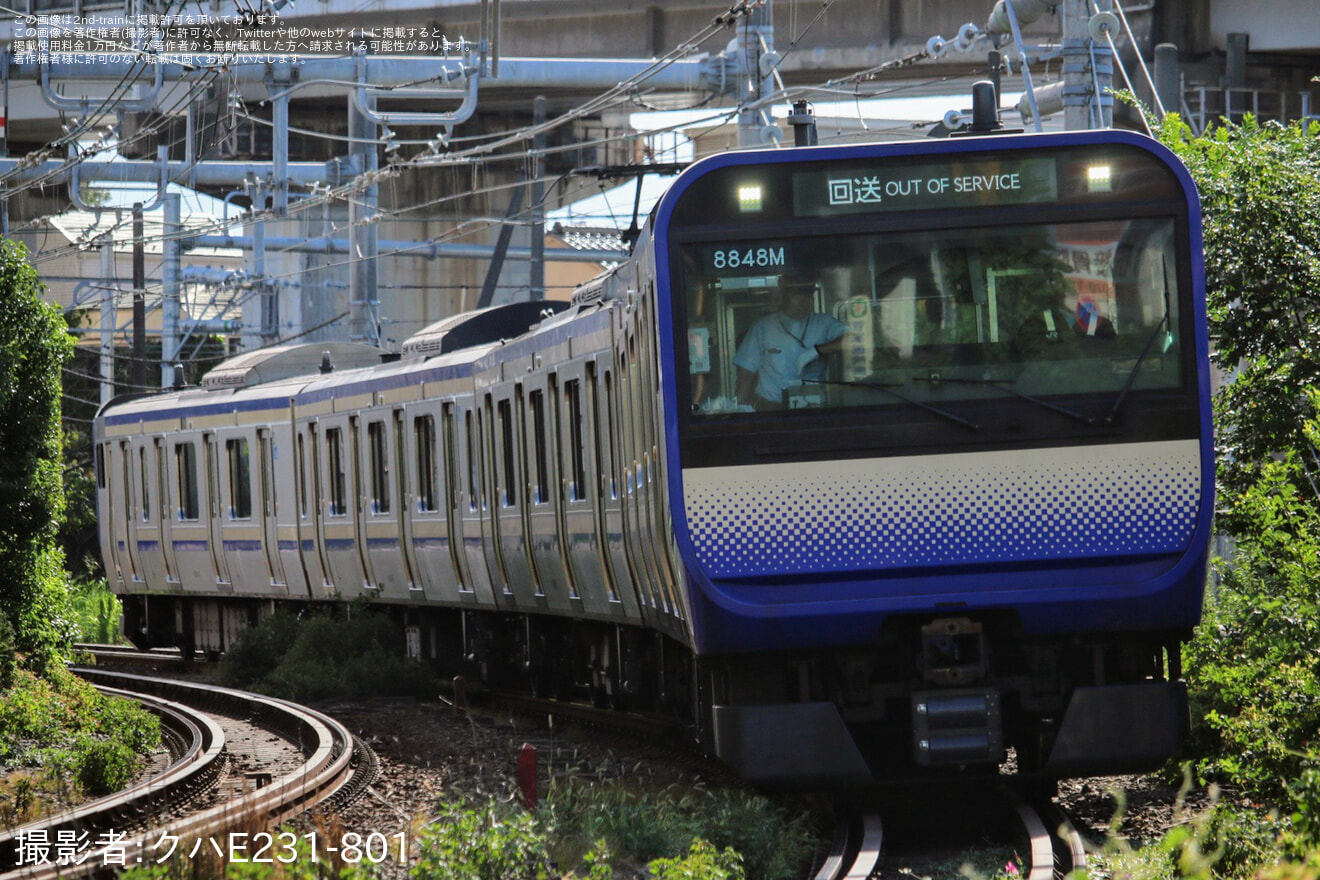 【JR東】E235系クラJ-11編成 東京総合車両センターへ回送の拡大写真