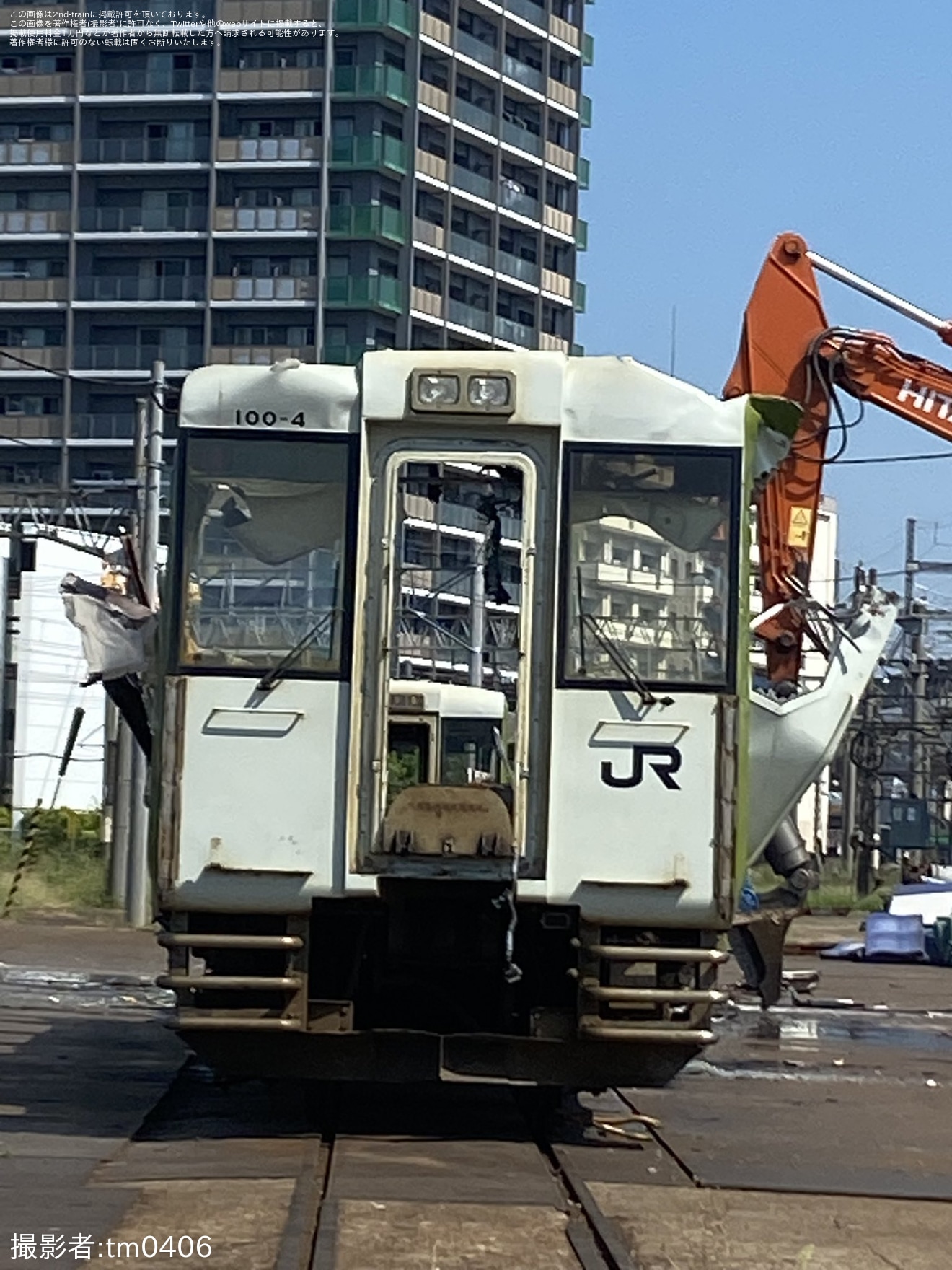 【JR東】キハ100-4が郡山総合車両センターで解体中の拡大写真