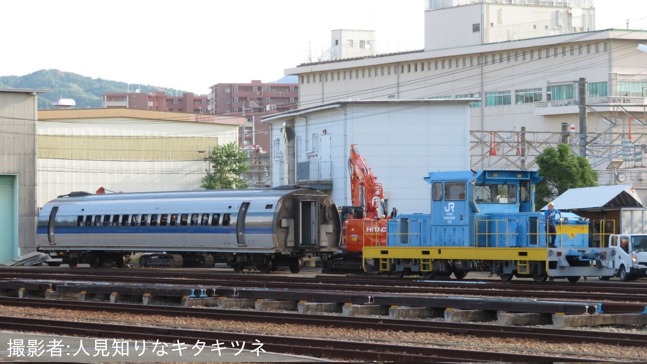 【JR西】500系V3編成の3号車(527-7005)が解体線への拡大写真