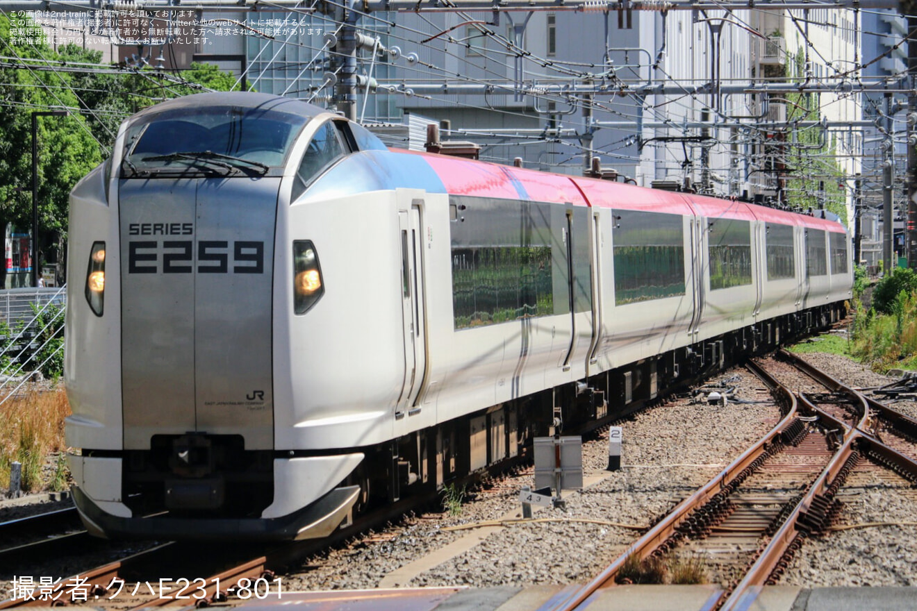 【JR東】E259系横クラNe021編成大宮総合車両センター入場回送の拡大写真