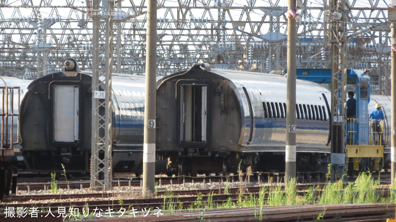 【JR西】500系V3編成の3号車(527-7005)が解体線への拡大写真