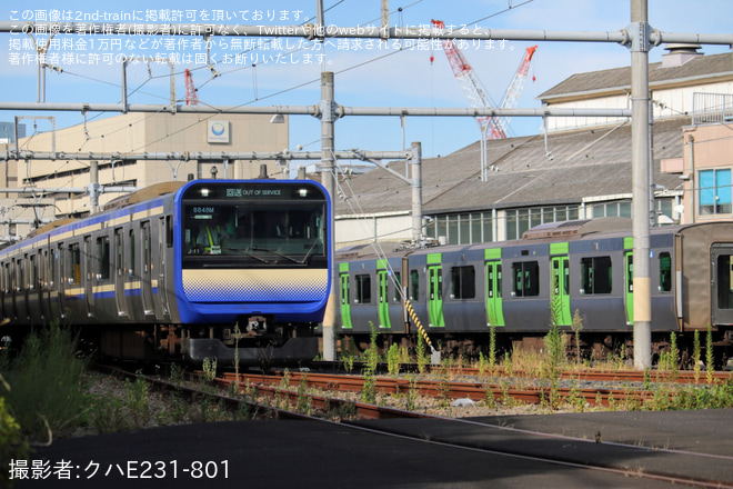 東京総合車両センター❨敷地外から撮影❩で撮影された【JR東】E235系クラJ-11編成 東京総合車両センターへ回送